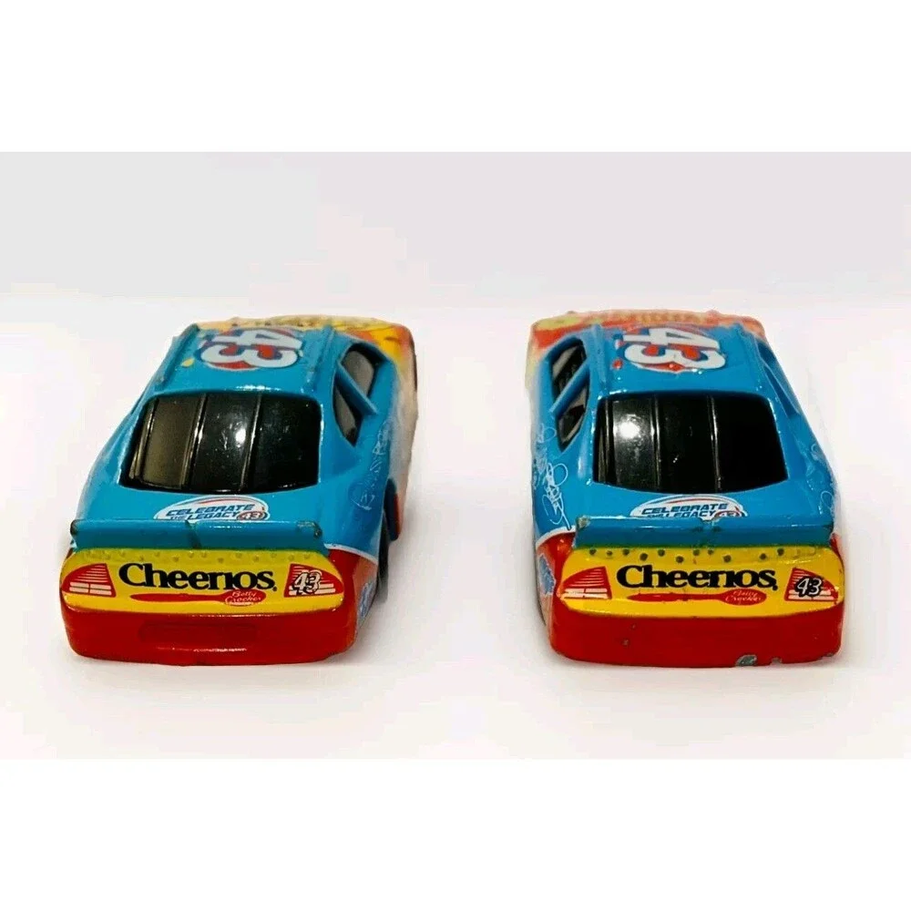 2008 Nascar Richard Petty #43 Reese's Puffs & Fruity Cheerios Cars 1:64 Loose